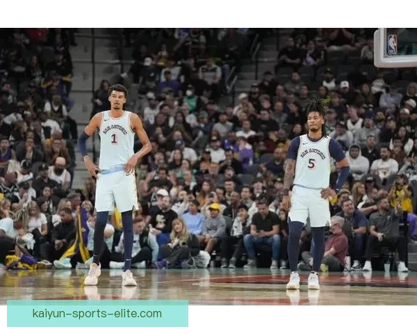 文班41分18篮板3盖帽零失误领衔马刺大胜勇士 卡斯尔15分11篮板助攻全队